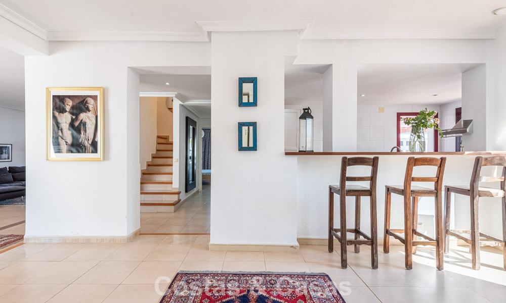 Duplex penthouse à vendre à distance de marche de toutes les commodités et de Puerto Banus à Nueva Andalucia, Marbella 777363