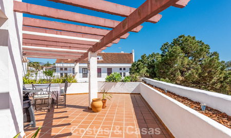 Duplex penthouse à vendre à distance de marche de toutes les commodités et de Puerto Banus à Nueva Andalucia, Marbella 777367