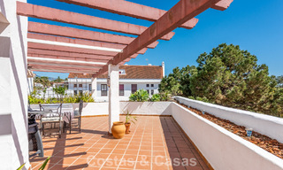 Duplex penthouse à vendre à distance de marche de toutes les commodités et de Puerto Banus à Nueva Andalucia, Marbella 777367 