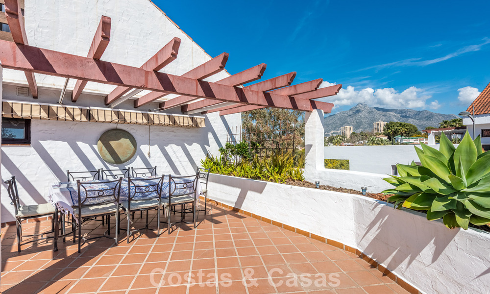 Duplex penthouse à vendre à distance de marche de toutes les commodités et de Puerto Banus à Nueva Andalucia, Marbella 777369