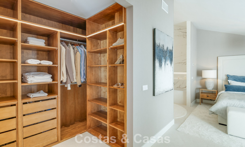 Penthouse en duplex prêt à emménager à vendre dans une urbanisation sécurisée 24h sur le Golden Mile de Marbella 777112