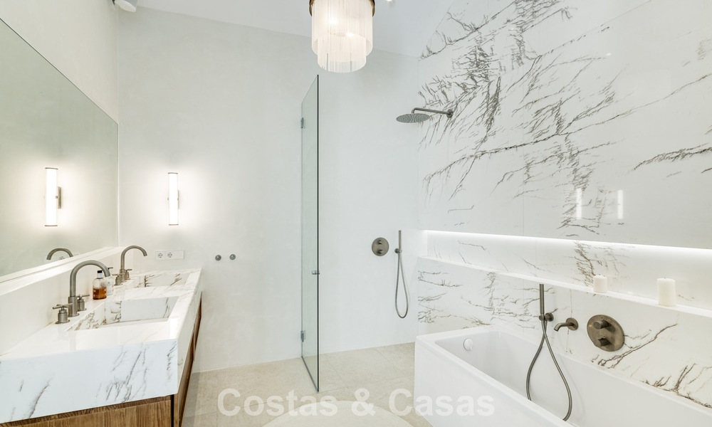 Penthouse en duplex prêt à emménager à vendre dans une urbanisation sécurisée 24h sur le Golden Mile de Marbella 777114
