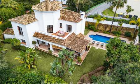 Villa de luxe prête à emménager à vendre en bordure d'un parcours de golf de premier ordre à La Quinta, Marbella - Benahavis 777068