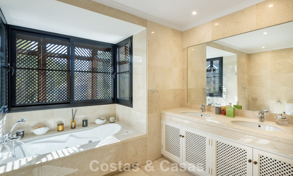 Villa de luxe prête à emménager à vendre en bordure d'un parcours de golf de premier ordre à La Quinta, Marbella - Benahavis 777073