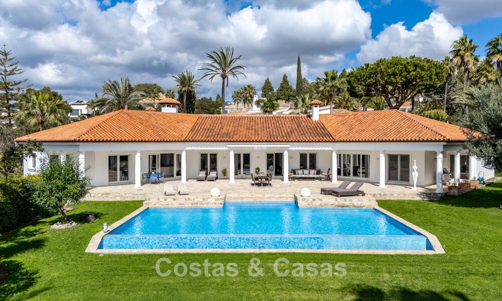 Spacieuse villa familiale de 4 chambres avec vue sur la mer à vendre dans un quartier résidentiel recherché à Marbella Est 777247