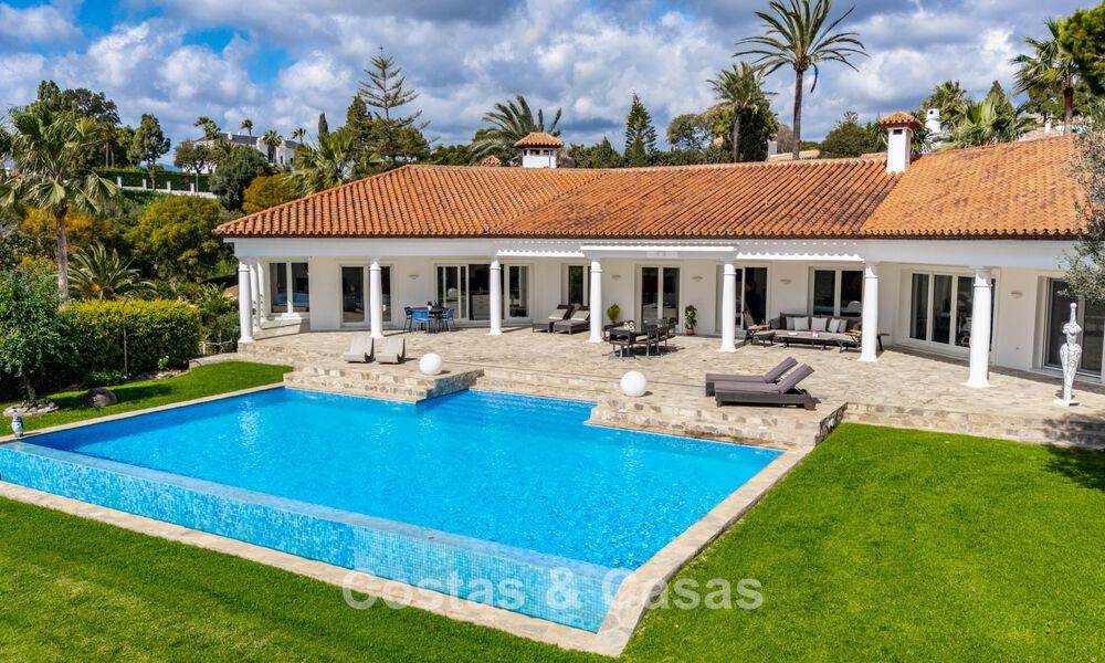Spacieuse villa familiale de 4 chambres avec vue sur la mer à vendre dans un quartier résidentiel recherché à Marbella Est 777257