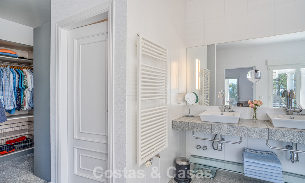 Spacieuse villa familiale de 4 chambres avec vue sur la mer à vendre dans un quartier résidentiel recherché à Marbella Est 777262
