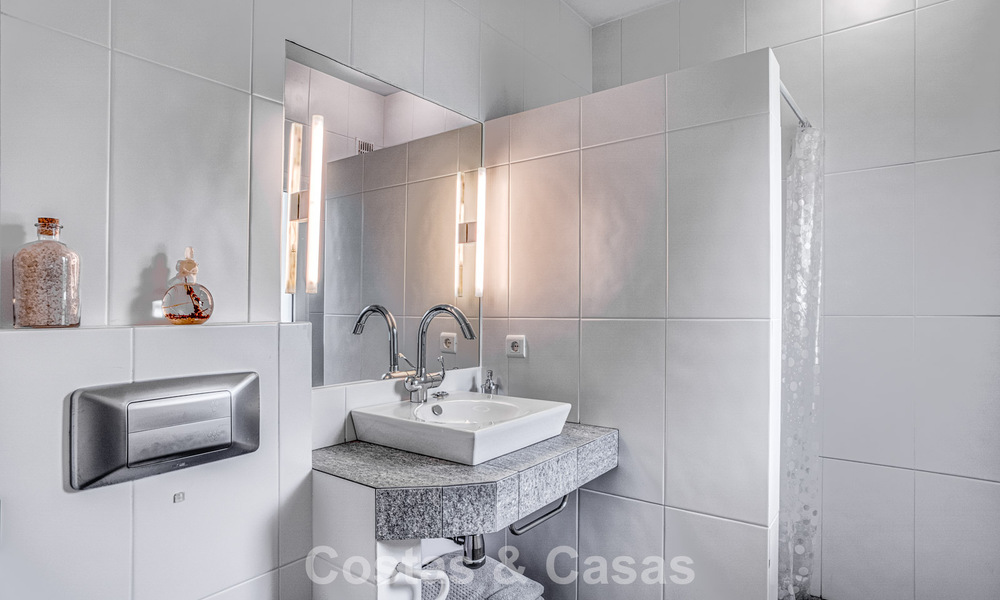 Spacieuse villa familiale de 4 chambres avec vue sur la mer à vendre dans un quartier résidentiel recherché à Marbella Est 777264