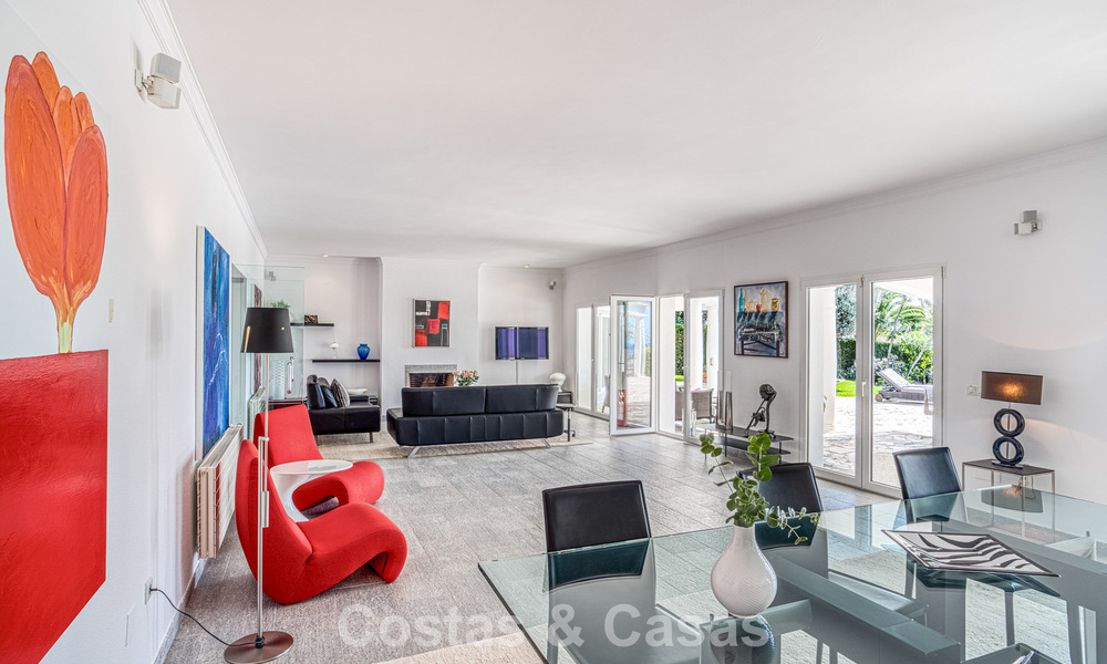 Spacieuse villa familiale de 4 chambres avec vue sur la mer à vendre dans un quartier résidentiel recherché à Marbella Est 777278