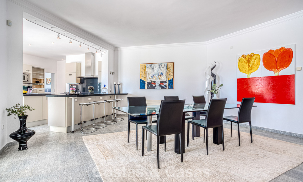 Spacieuse villa familiale de 4 chambres avec vue sur la mer à vendre dans un quartier résidentiel recherché à Marbella Est 777283