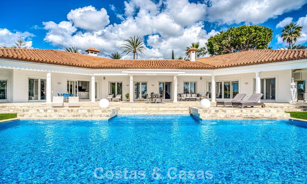 Spacieuse villa familiale de 4 chambres avec vue sur la mer à vendre dans un quartier résidentiel recherché à Marbella Est 777288