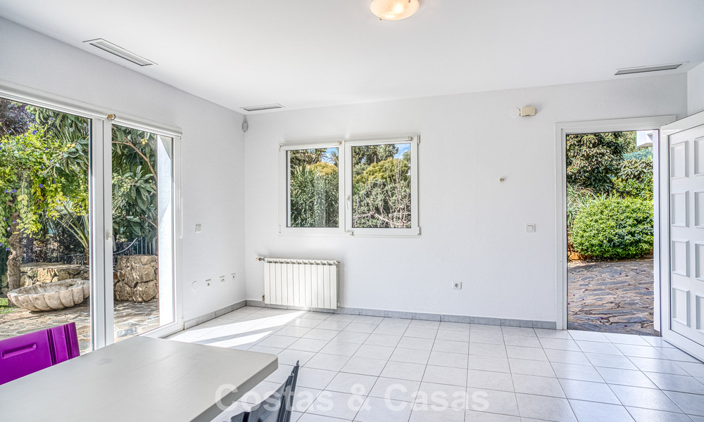 Spacieuse villa familiale de 4 chambres avec vue sur la mer à vendre dans un quartier résidentiel recherché à Marbella Est 777294