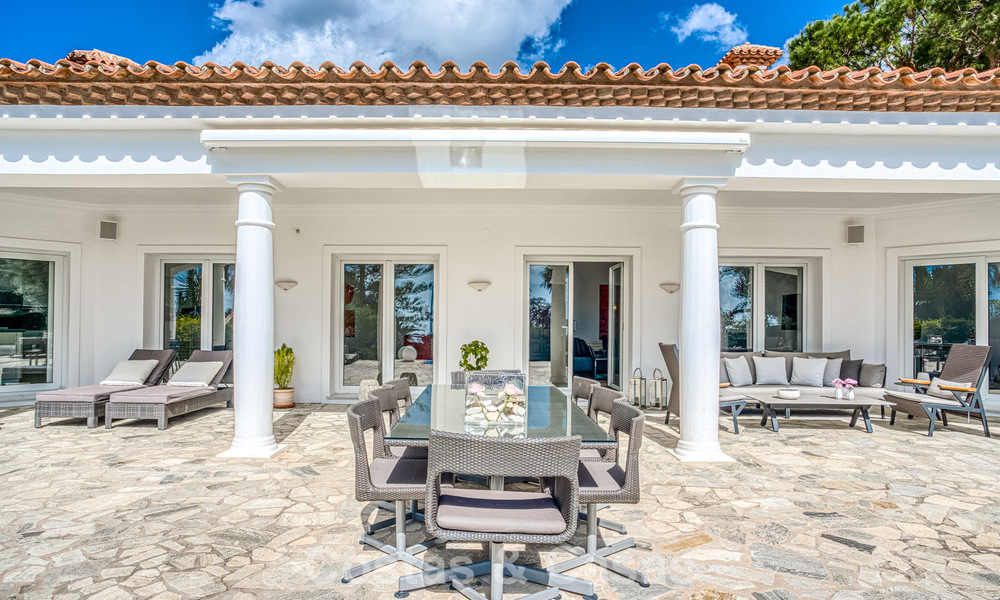 Spacieuse villa familiale de 4 chambres avec vue sur la mer à vendre dans un quartier résidentiel recherché à Marbella Est 777298