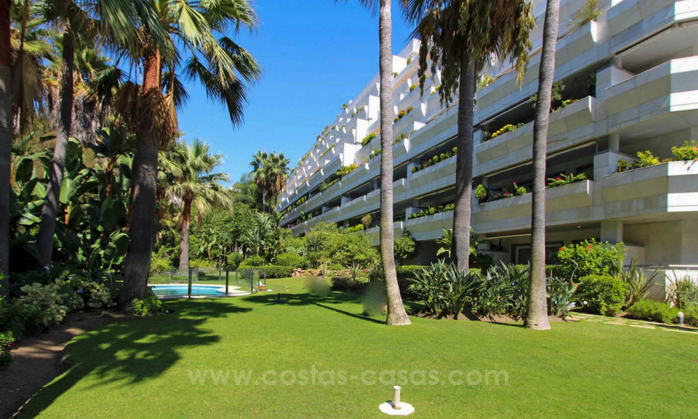 Appartement de luxe rénové à vendre à Gran Marbella en front de mer sur le Golden Mile / Marbella Center 777238
