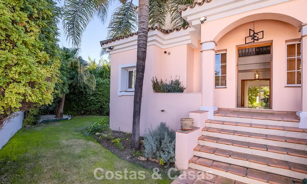 Villa méditerranéenne à vendre à quelques pas de la plage et des commodités à Guadalmina Baja - San Pedro, Marbella 777473