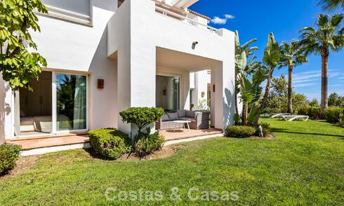 Appartement avec jardin à vendre dans un complexe exclusif près d'un grand lagon bleu sur la Costa del Sol 777455