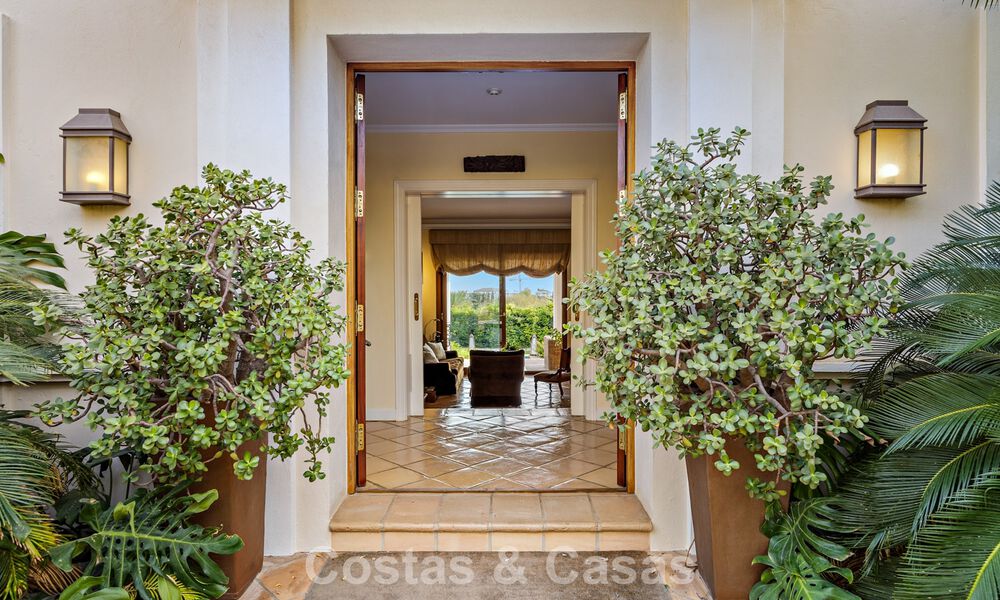 Spacieuse villa andalouse avec vue panoramique sur la mer à vendre dans un complexe de golf cinq étoiles à Marbella - Benahavis 777459