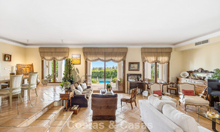 Spacieuse villa andalouse avec vue panoramique sur la mer à vendre dans un complexe de golf cinq étoiles à Marbella - Benahavis 777460 