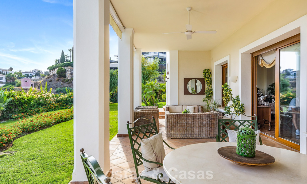 Spacieuse villa andalouse avec vue panoramique sur la mer à vendre dans un complexe de golf cinq étoiles à Marbella - Benahavis 777462