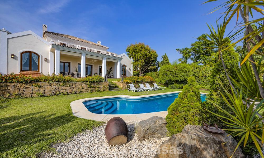 Spacieuse villa andalouse avec vue panoramique sur la mer à vendre dans un complexe de golf cinq étoiles à Marbella - Benahavis 777464
