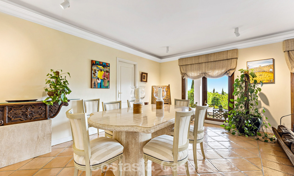 Spacieuse villa andalouse avec vue panoramique sur la mer à vendre dans un complexe de golf cinq étoiles à Marbella - Benahavis 777465