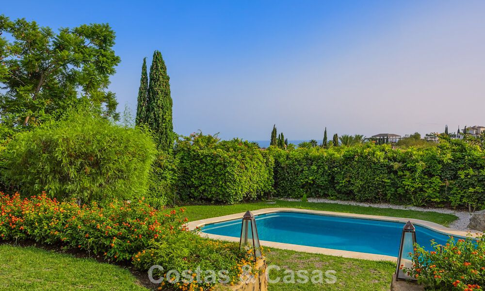 Spacieuse villa andalouse avec vue panoramique sur la mer à vendre dans un complexe de golf cinq étoiles à Marbella - Benahavis 777467