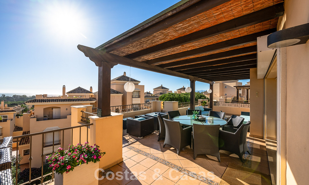 Magnifique penthouse en duplex à vendre, à distance de marche des commodités et de la plage à Elviria, Marbella 777791