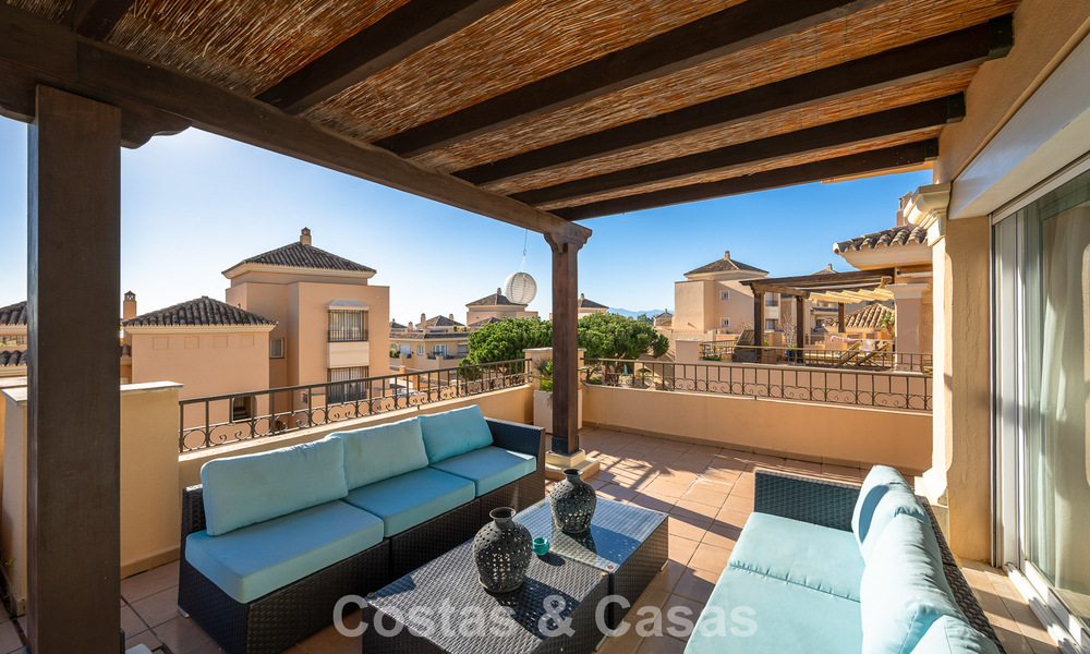 Magnifique penthouse en duplex à vendre, à distance de marche des commodités et de la plage à Elviria, Marbella 777792