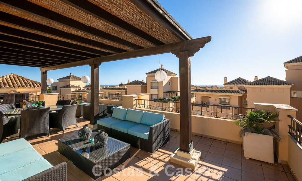 Magnifique penthouse en duplex à vendre, à distance de marche des commodités et de la plage à Elviria, Marbella 777793
