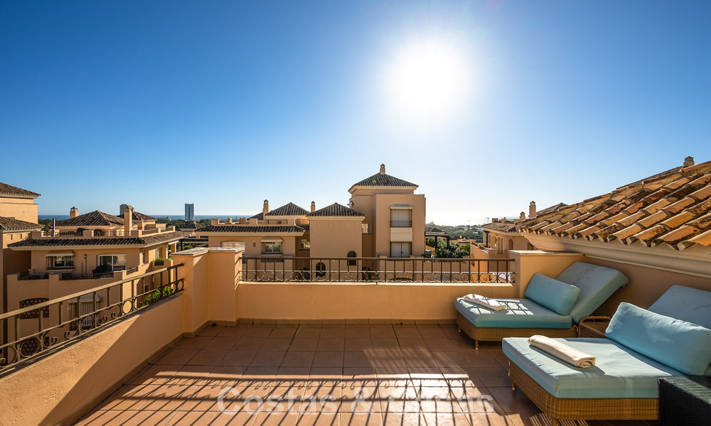 Magnifique penthouse en duplex à vendre, à distance de marche des commodités et de la plage à Elviria, Marbella 777799