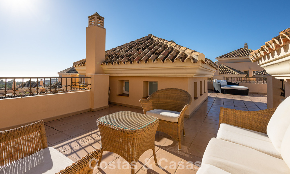 Magnifique penthouse en duplex à vendre, à distance de marche des commodités et de la plage à Elviria, Marbella 777801