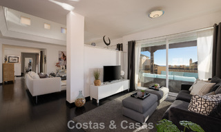 Magnifique penthouse en duplex à vendre, à distance de marche des commodités et de la plage à Elviria, Marbella 777811 