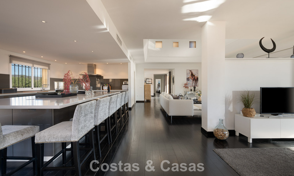 Magnifique penthouse en duplex à vendre, à distance de marche des commodités et de la plage à Elviria, Marbella 777812