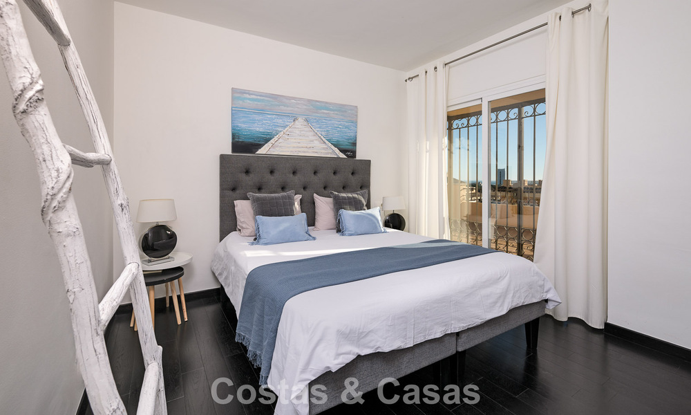 Magnifique penthouse en duplex à vendre, à distance de marche des commodités et de la plage à Elviria, Marbella 777816