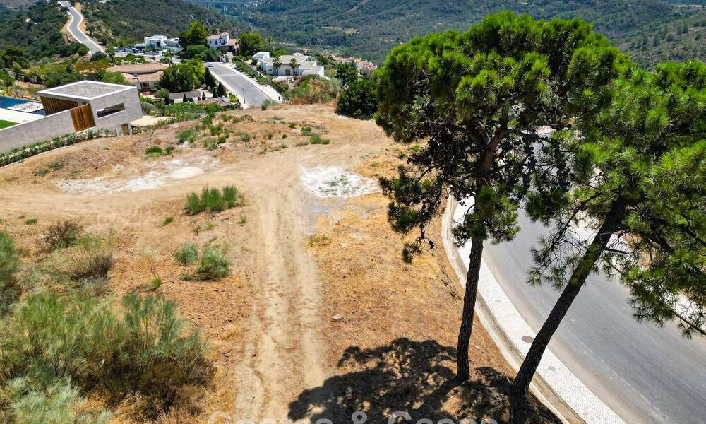Terrain avec vue sur la mer à vendre dans une urbanisation sécuree sur les collines de Benahavis - Marbella 777824