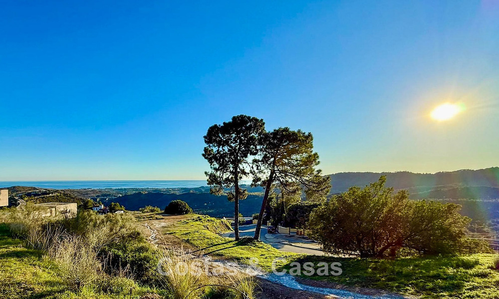 Terrain avec vue sur la mer à vendre dans une urbanisation sécuree sur les collines de Benahavis - Marbella 777825