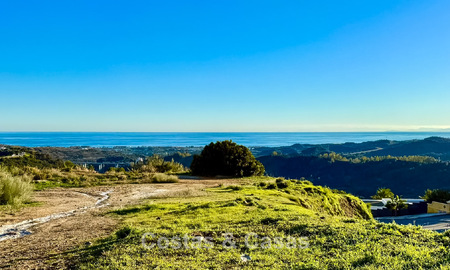 Terrain avec vue sur la mer à vendre dans une urbanisation sécuree sur les collines de Benahavis - Marbella 777826