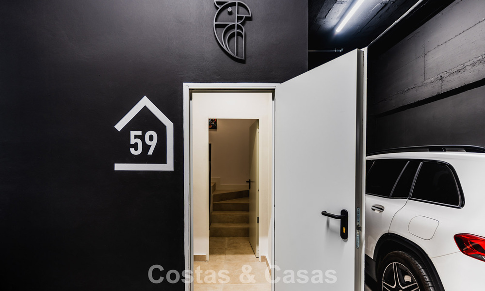 Villa en rangée de conception moderniste avec vue sur la mer à vendre dans un complexe de premier plan à Mijas Costa, Costa del Sol 777828