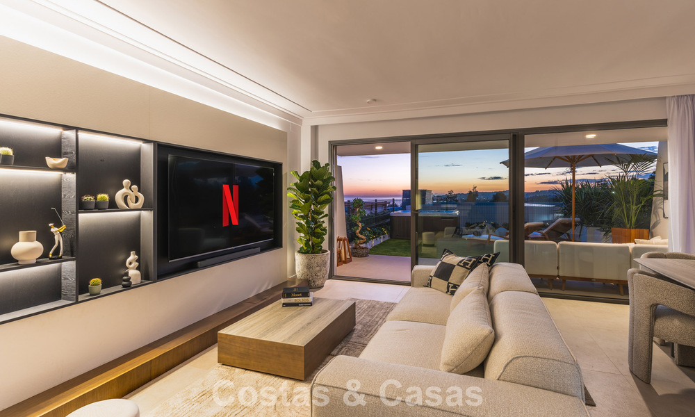 Villa en rangée de conception moderniste avec vue sur la mer à vendre dans un complexe de premier plan à Mijas Costa, Costa del Sol 777830