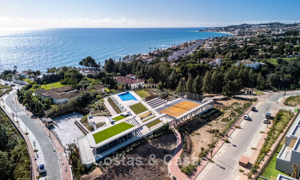 Villa en rangée de conception moderniste avec vue sur la mer à vendre dans un complexe de premier plan à Mijas Costa, Costa del Sol 777835