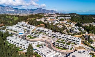 Villa en rangée de conception moderniste avec vue sur la mer à vendre dans un complexe de premier plan à Mijas Costa, Costa del Sol 777839 