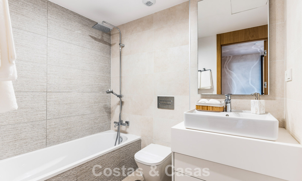 Villa en rangée de conception moderniste avec vue sur la mer à vendre dans un complexe de premier plan à Mijas Costa, Costa del Sol 777852