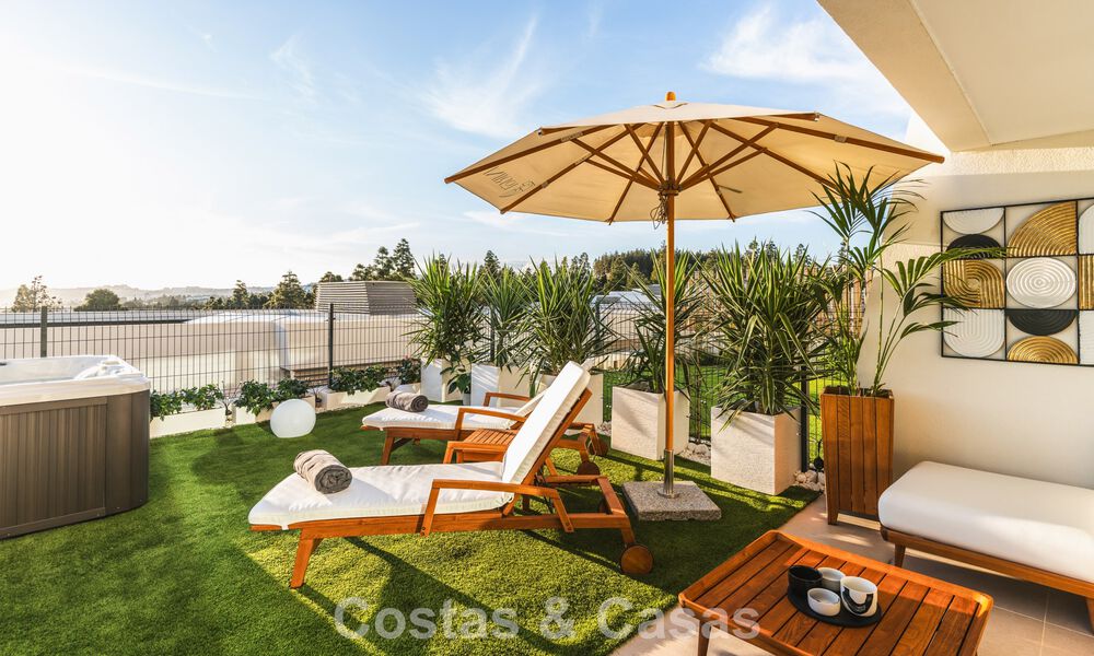 Villa en rangée de conception moderniste avec vue sur la mer à vendre dans un complexe de premier plan à Mijas Costa, Costa del Sol 777862