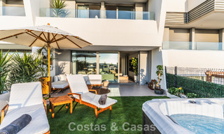 Villa en rangée de conception moderniste avec vue sur la mer à vendre dans un complexe de premier plan à Mijas Costa, Costa del Sol 777863 
