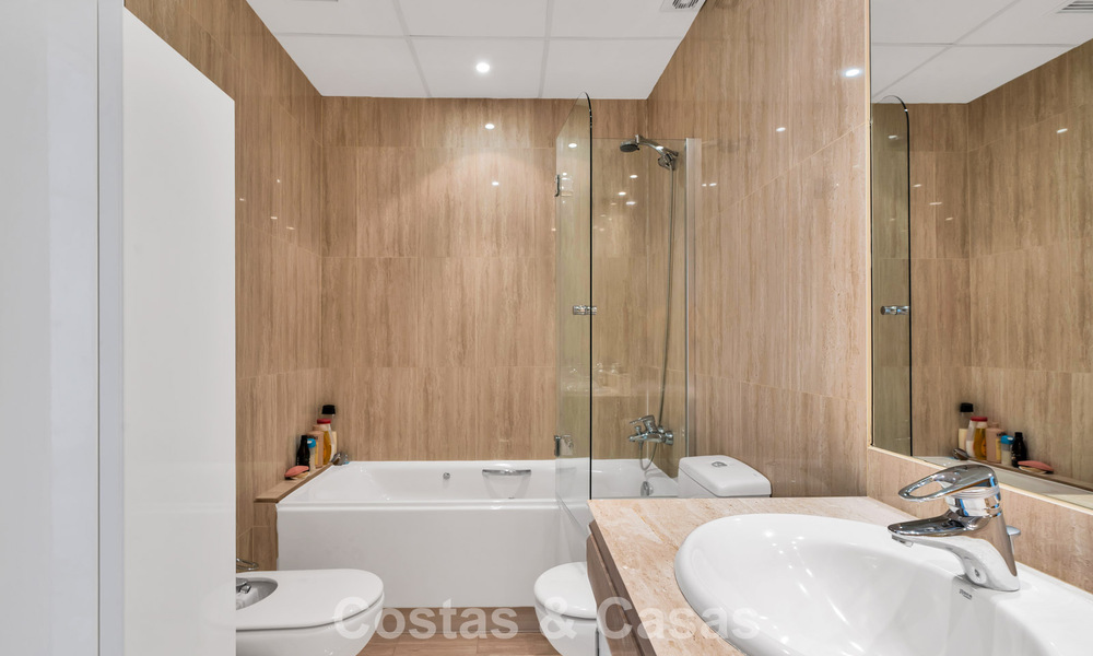 Luxueux penthouse en duplex avec piscine privée à vendre dans la Vallée du Golf de Nueva Andalucia, Marbella 777879