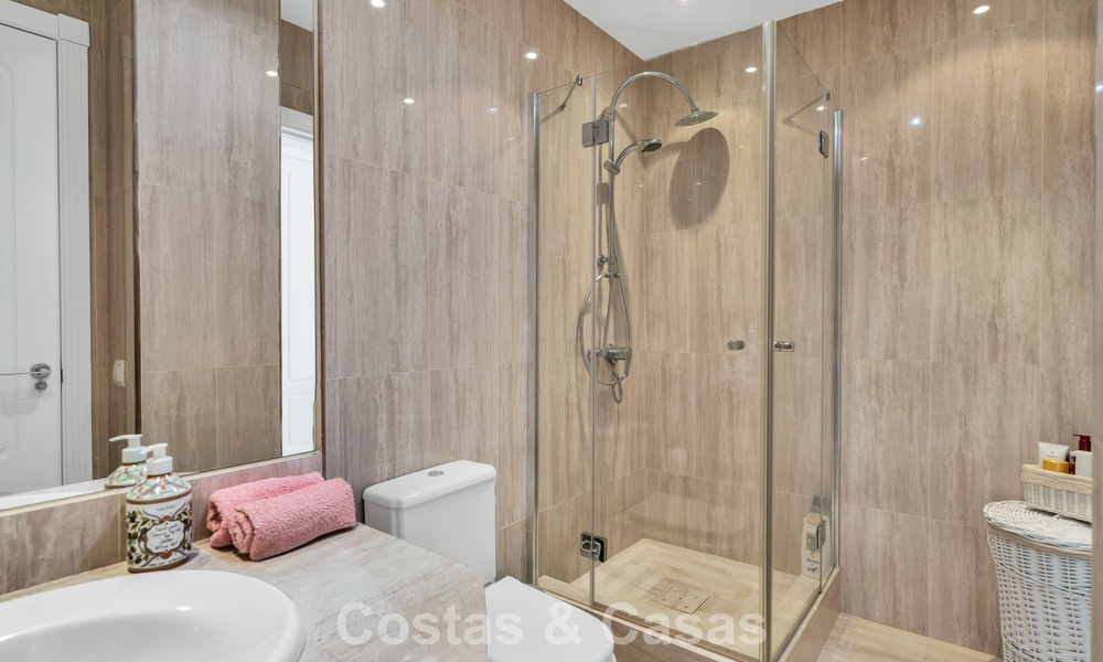 Luxueux penthouse en duplex avec piscine privée à vendre dans la Vallée du Golf de Nueva Andalucia, Marbella 777885