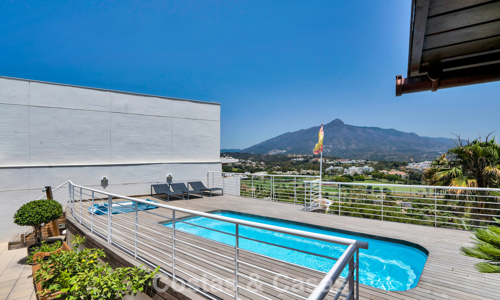 Luxueux penthouse en duplex avec piscine privée à vendre dans la Vallée du Golf de Nueva Andalucia, Marbella 777923
