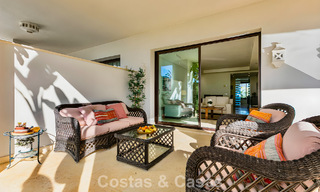 Appartement prêt à emménager à vendre avec grand jardin et vue sur la mer dans une résidence fermée à Benahavis - Marbella 777927 