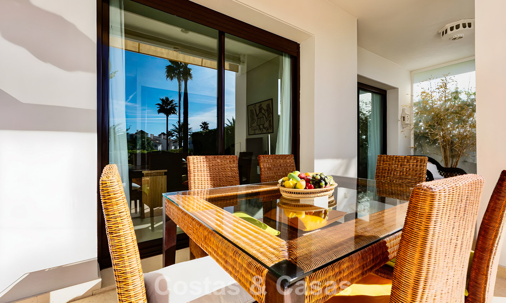 Appartement prêt à emménager à vendre avec grand jardin et vue sur la mer dans une résidence fermée à Benahavis - Marbella 777928