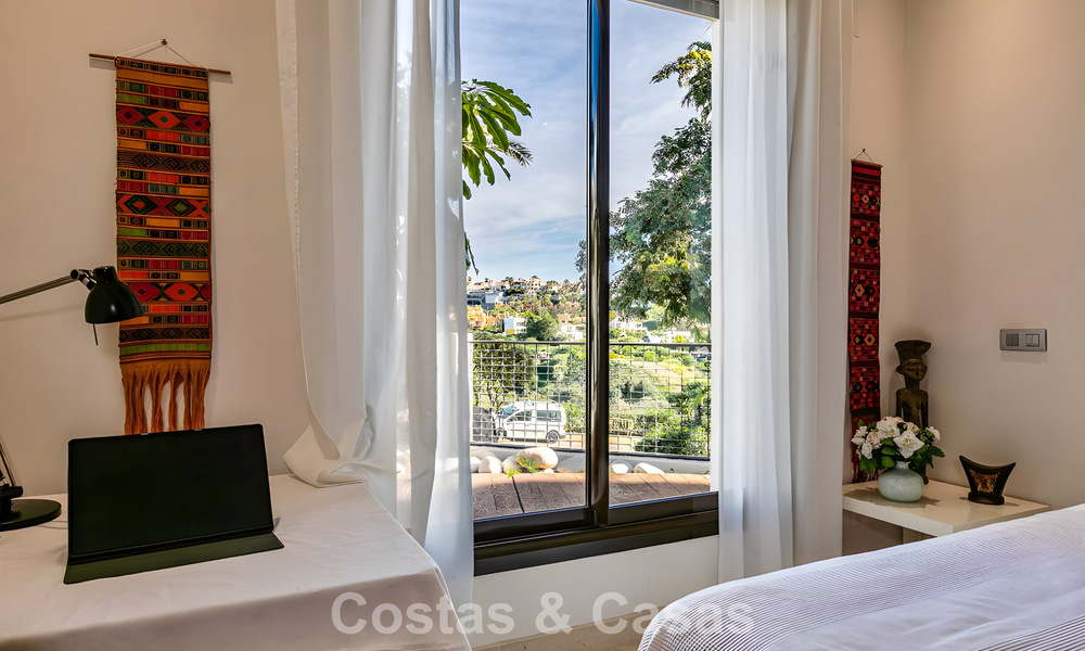 Appartement prêt à emménager à vendre avec grand jardin et vue sur la mer dans une résidence fermée à Benahavis - Marbella 777930